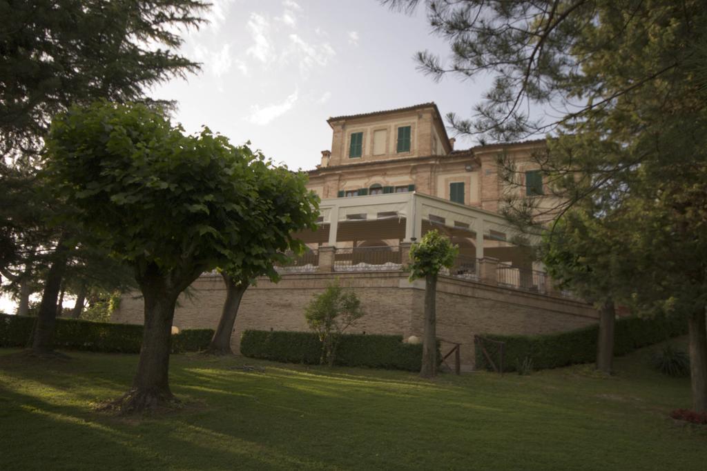 Marchese Del Grillo Hotel Fabriano Exterior photo